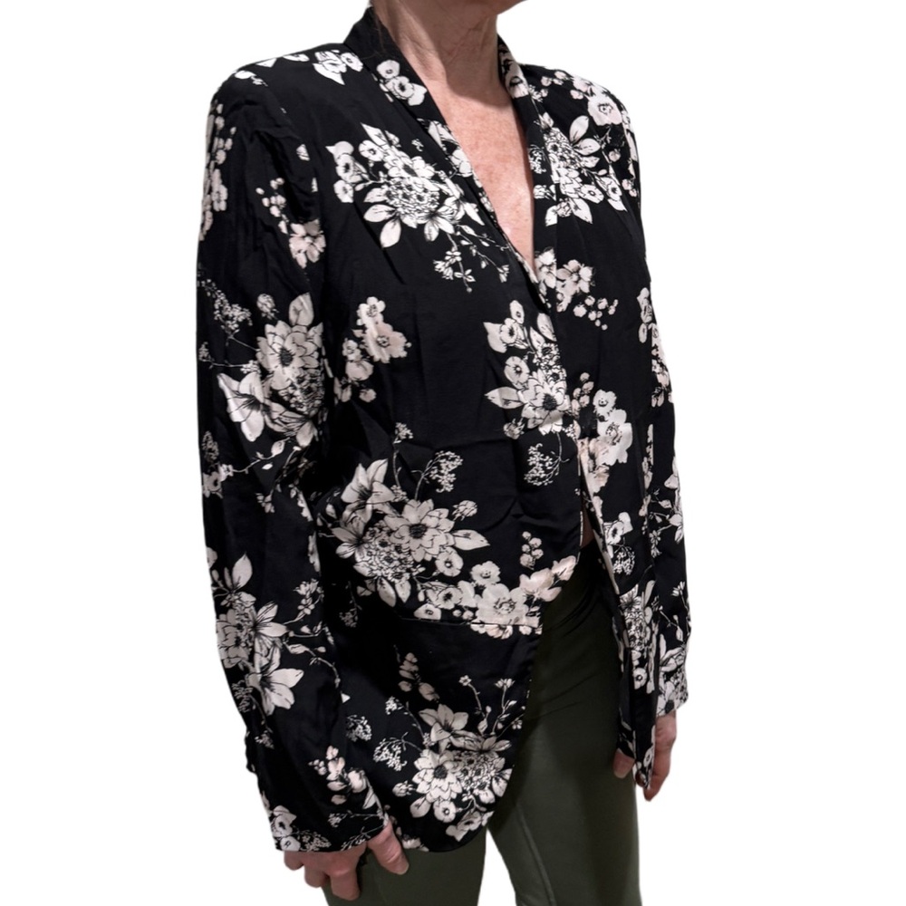 ASTR Black Ivory Floral Open Front Lightweight Blazer Kimono Jacket Top Small - Picture 9 of 15